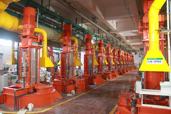 格林美廢舊電池循環(huán)再造三元?jiǎng)恿﹄姵夭牧仙a(chǎn)線。圖片由格林美股份有限公司提供