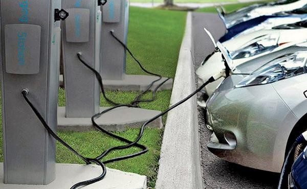 對沖基金公司瞄準電動車電池原材料市場