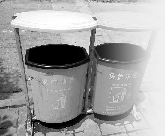 廢舊電池對環(huán)境和人體的危害遠(yuǎn)遠(yuǎn)超過我們的想象，隨意丟棄電池，不僅污染環(huán)境、危害人體健康，而且浪費(fèi)資源。