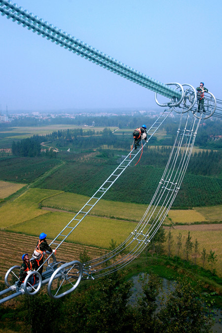1000千伏晉東南～南陽～荊門特高壓交流試驗(yàn)示范工程擴(kuò)建已投產(chǎn)并連續(xù)四年保持穩(wěn)定運(yùn)行。湖北省電力公司加強(qiáng)特高壓線路的運(yùn)行維護(hù)，確保特高壓在湖北落得下、用得上。