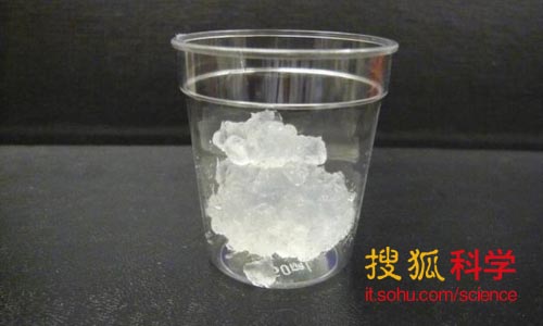 這是新的超級(jí)材料嗎？納米纖維素提取自粉碎的植株。