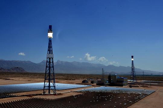 全國(guó)首個(gè)工業(yè)化光熱電站正式在青海運(yùn)行[組圖]