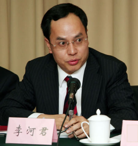 圖為全國(guó)工商聯(lián)副主席、全國(guó)政協(xié)委員、全國(guó)工商聯(lián)新能源商會(huì)會(huì)長(zhǎng)、漢能控股集團(tuán)有限公司董事局主席兼首席執(zhí)行官李河君。（資料圖片）